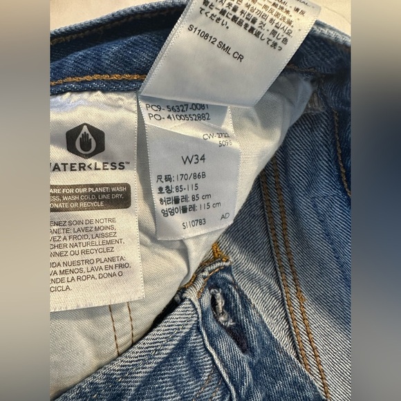 LEVI’S 501 Booty Shorts Denim Cut-offs Distressed Raw Hem Button Fly Womens W 34 - Picture 10 of 10